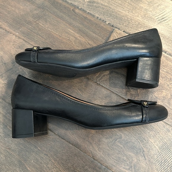 Tory Burch Logo Pumps - Picture 5 of 6